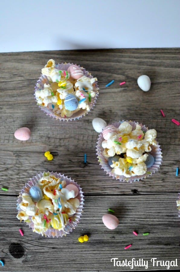Easter Popcorn: A sweet and crunchy treat that both kids and adults will love!