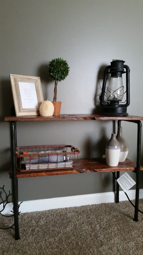 Pallet and Pipe Side Table