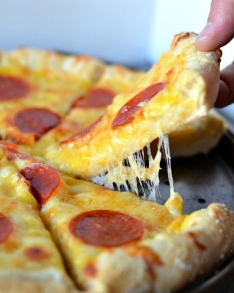 Pretzel Crust Pizza: Soft pretzels and pepperoni pizza unite to make this delicious meal! https://www.tastefullyfrugal.org