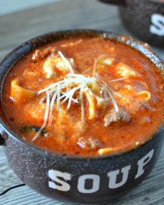 One Pot Lasagna Soup: Make in 30 Minutes |Tastefully Frugal #ad #Ragu #SimmeredInTradition