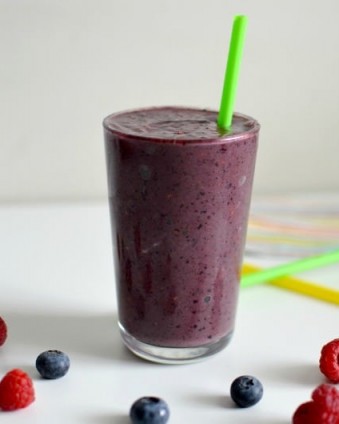 Triple Berry Spinach Smoothie: A healthy way to start your day | Tastefully Frugal