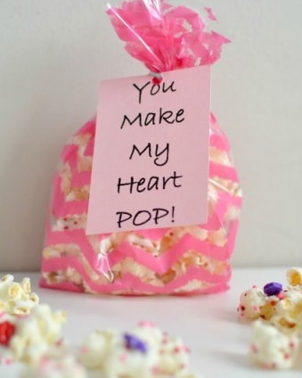 You Make My Heart POP Valentine: A fun and easy Valentine treat perfect for large groups | Tastefully Frugal