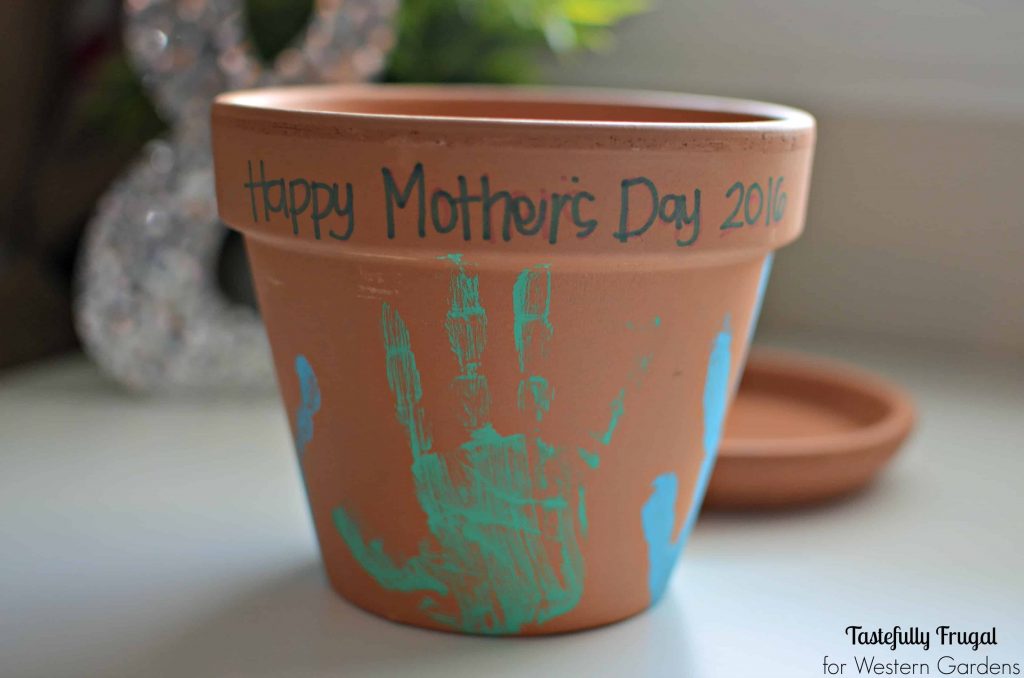 DIY Mother's Day Flower Pot: The perfect Mother's Day gift kids will love to make and moms will love to get! 