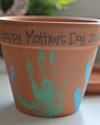 DIY Mother's Day Flower Pot: The perfect Mother's Day gift kids will love to make and moms will love to get!