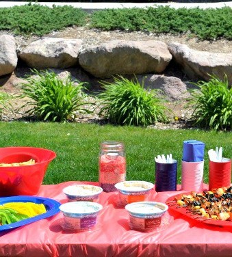 Create a Festive Table for Memorial Day or 4th of July in an hour and for pennies | Tastefully Frugal AD #DipintoMeze #CollectiveBias