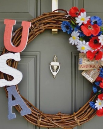 4th of July Wreath: Show your Patriotic spirit with this easy DIY wreath | Tastefully Frugal