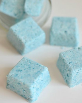 Cold Fighting Decongestant Bath Discs Homemade Cold Fighting Bath Discs: Keep coughs and colds at bay this winter with these descongestant discs that take just minutes to make AD #HealthySavings