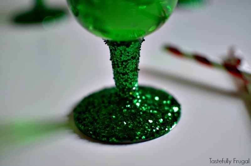 DIY Grinch Party Glasses: Easy to make (and affordable) cups for any holiday party!