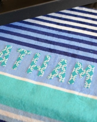Make your own custom beach towels for less than $10 with no sewing required #ad #cricutmade