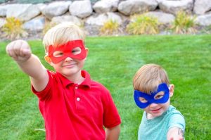 Make these felt superhero masks in just 2 minutes with the Cricut Maker #ad #CricutMade