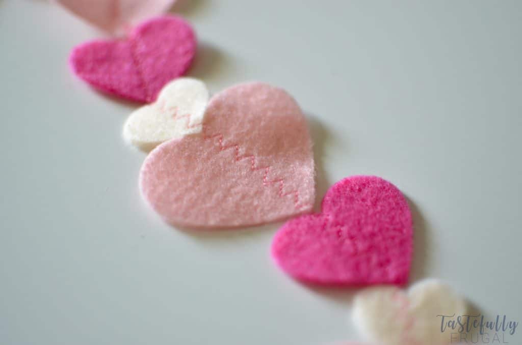 Make this felt heart garland in less than 30 minutes and for ONLY $1