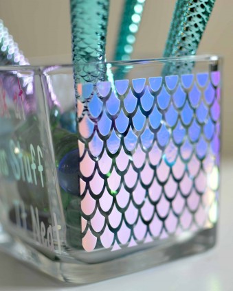 Display your makeup brushes in this cute jar! Takes only 5 minutes to make with your Cricut