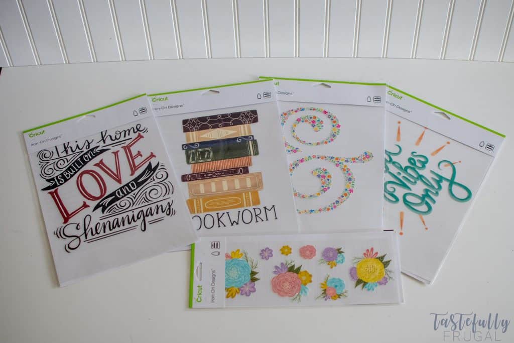 5 Quick, Easy & Affordable Mother's Day Gift Ideas w/ Cricut Iron On Designs #ad #cricutmade #Cricutironondesigns