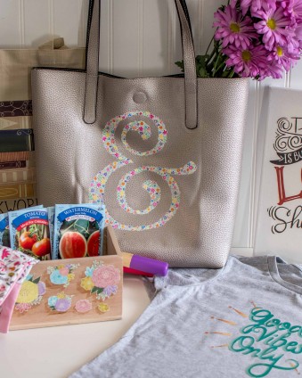 5 Quick, Easy & Affordable Mother's Day Gift Ideas w/ Cricut Iron On Designs #ad #cricutmade #Cricutironondesigns