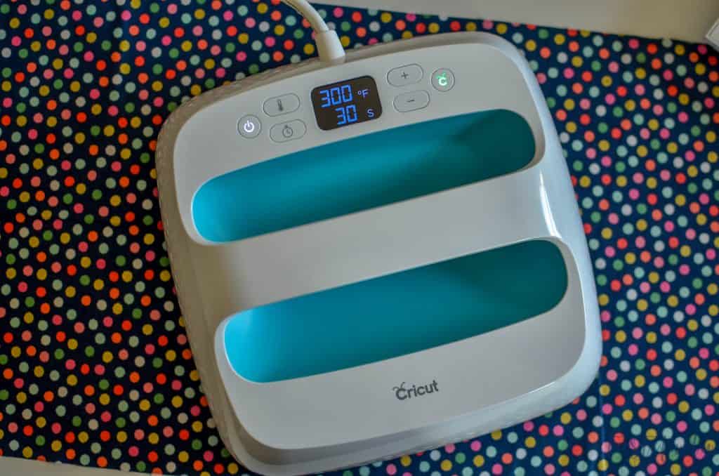 Cricut and Simplicty Makes sewing easy. Check out these two projects you can make in less than an hour. #ad #CricutMade #Cricut #Simplicity