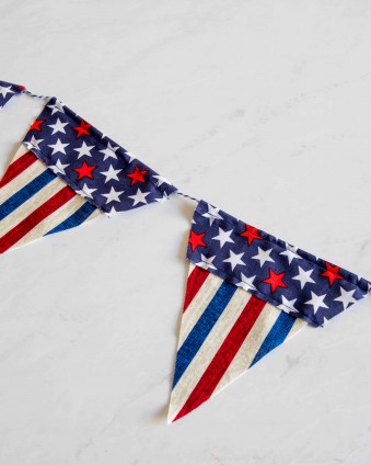 This patriotic fabric banner is easy to make with the Cricut Maker!