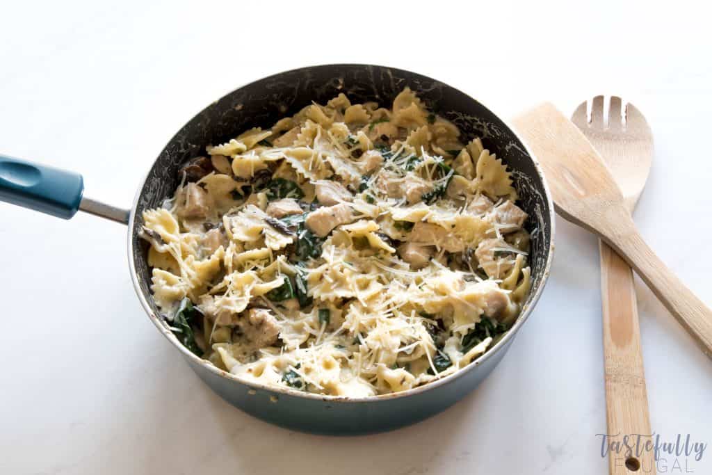 30 Minute Chicken Florentinte Bow Tie Pasta: This quick and easy dinner recipe is sure to please even the picky eaters!