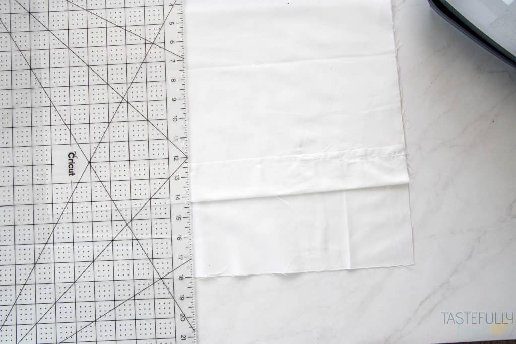 Learn how to use EPP in Cricut Design Space and create this quilt pillow in less than an hour! #ad