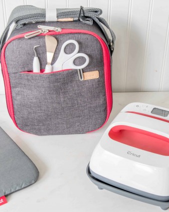 Keep your Cricut EasyPress and Supplies Organized with the New EasyPress Totes #ad