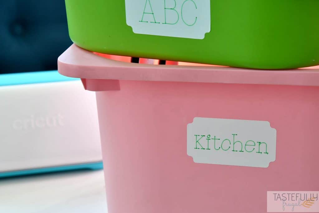 Learn how to use Cricut's writable vinyl, Smart Label. These are perfect for organzing your kitchen, craft room, kids room and more!