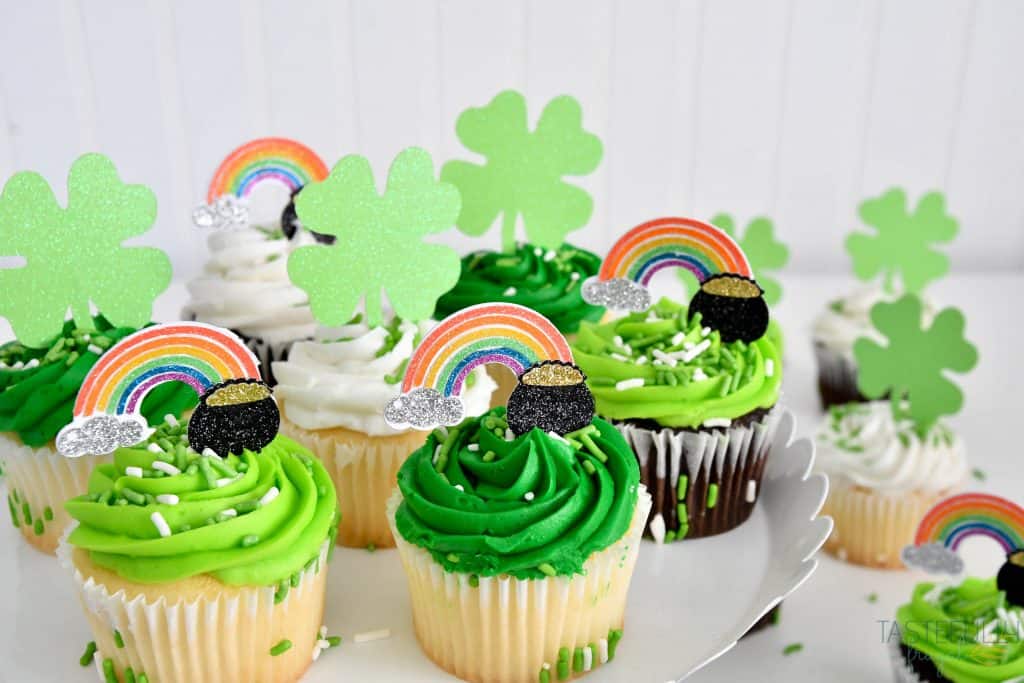 Make Cupcake Toppers for St Patrick's Day with your Cricut!