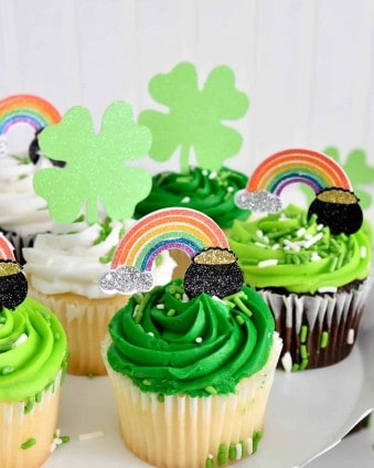 Make Cupcake Toppers for St Patrick's Day with your Cricut!